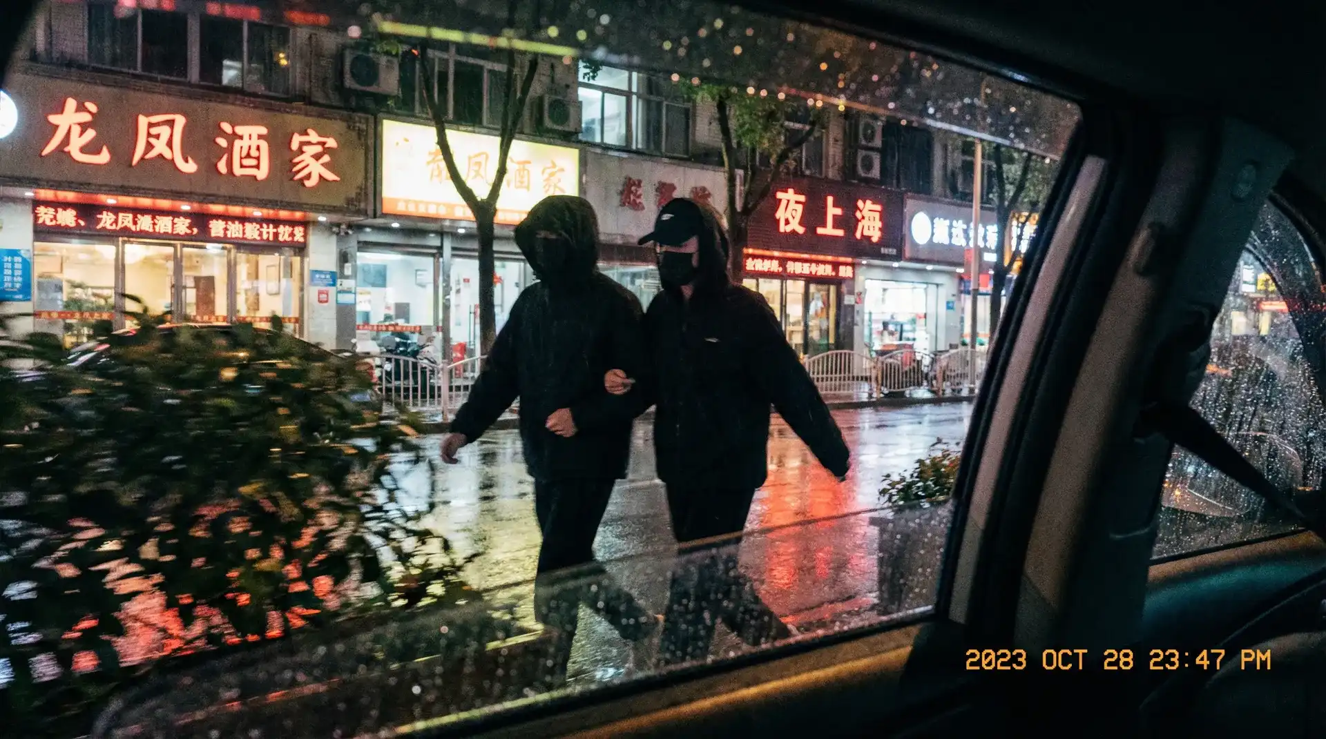 51网 - 热门入口与精选内容汇总 - 顶流明星深夜密会现场抓拍照片